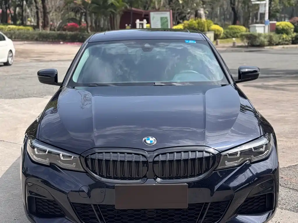 BMW BMW 3 Series 2022 325i M Sport Shadow Night Package 2022 - thumbnail 2