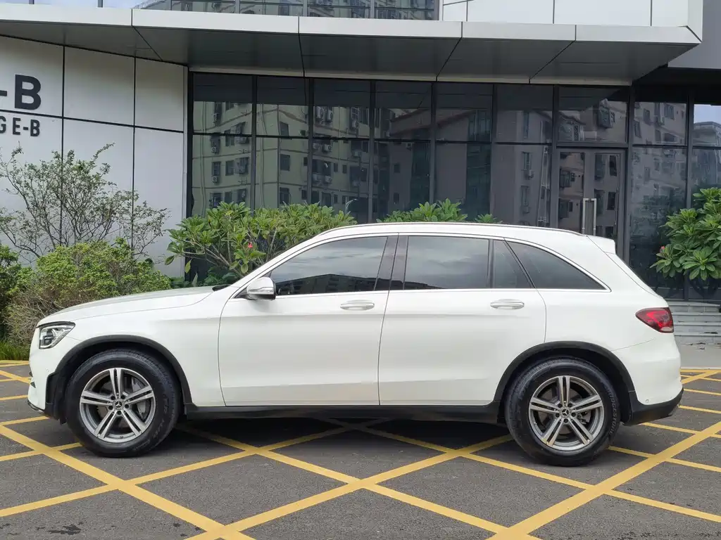 Mercedes-Benz Mercedes-Benz GLC 2020 GLC 260 L 4MATIC Luxury Edition 2020 - thumbnail 4