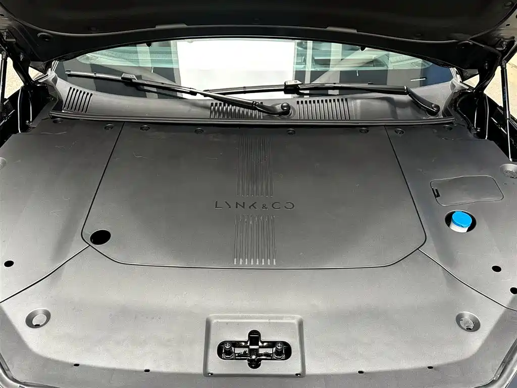 Lynk & Co Lynk & Co Z10 2024 95kWh 766km RWD Max 2025 - thumbnail 7