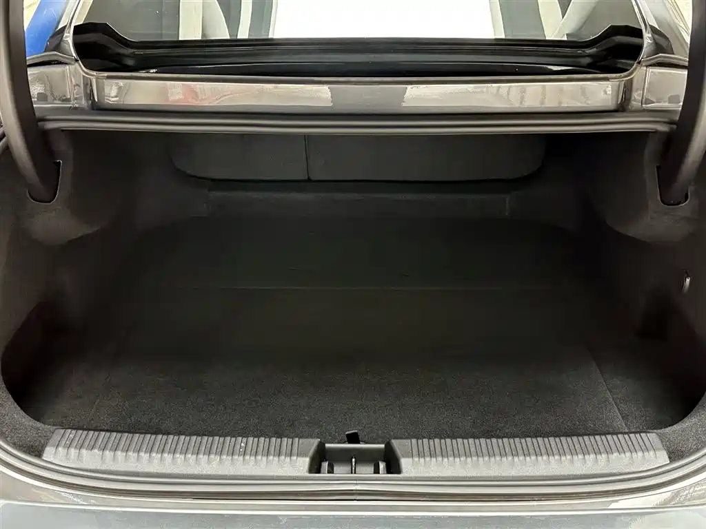 Lynk & Co Lynk & Co Z10 2024 95kWh 766km RWD Max 2025 - thumbnail 8