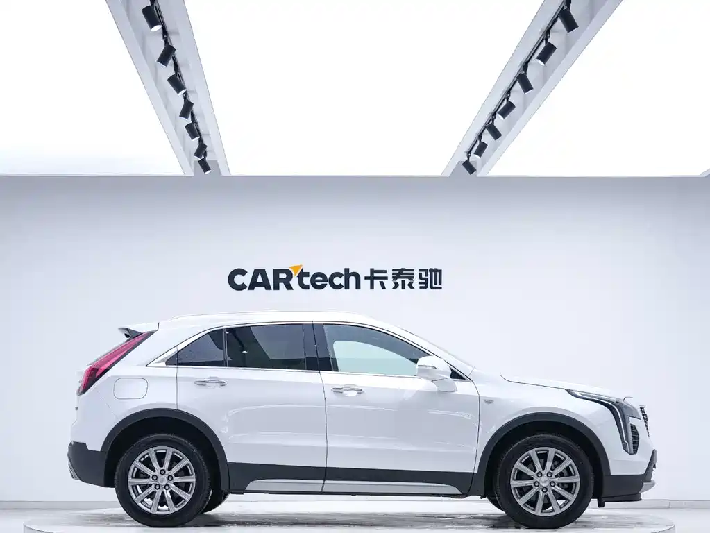 Cadillac Cadillac XT4 2020 Facelift 28T FWD Premium 2020 - thumbnail 2