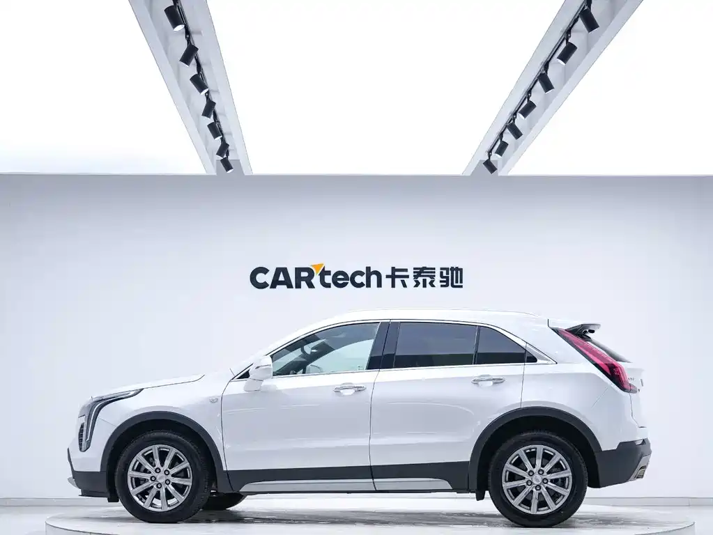 Cadillac Cadillac XT4 2020 Facelift 28T FWD Premium 2020 - thumbnail 6