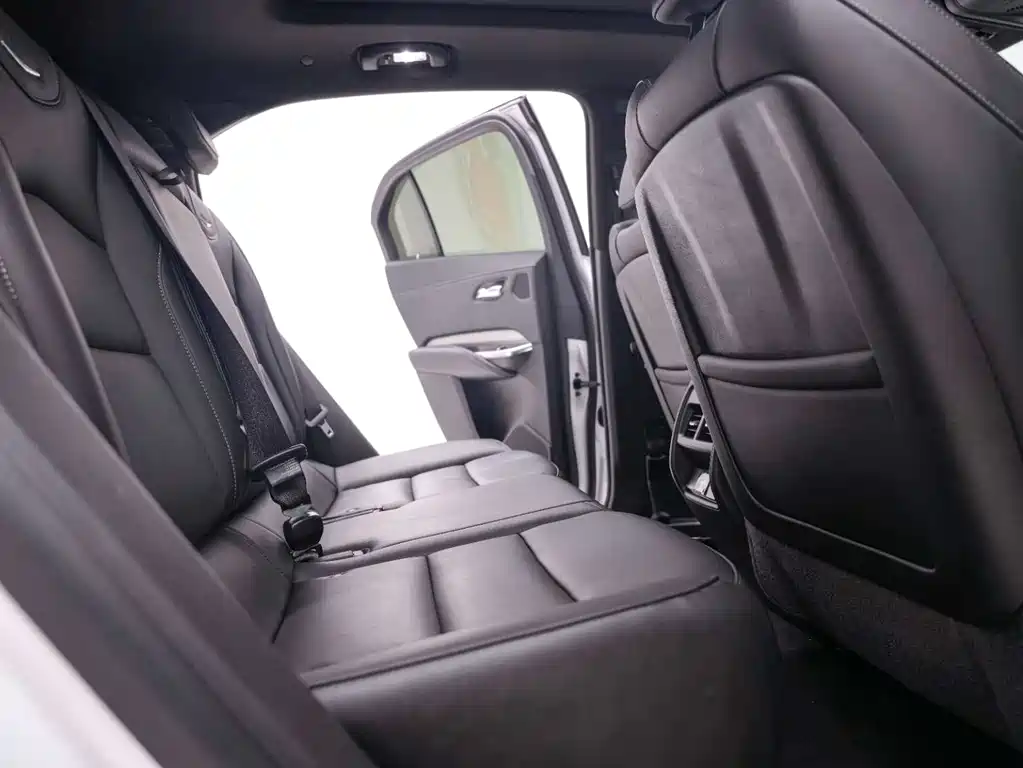 Cadillac Cadillac XT4 2020 Facelift 28T FWD Premium 2020 - thumbnail 23