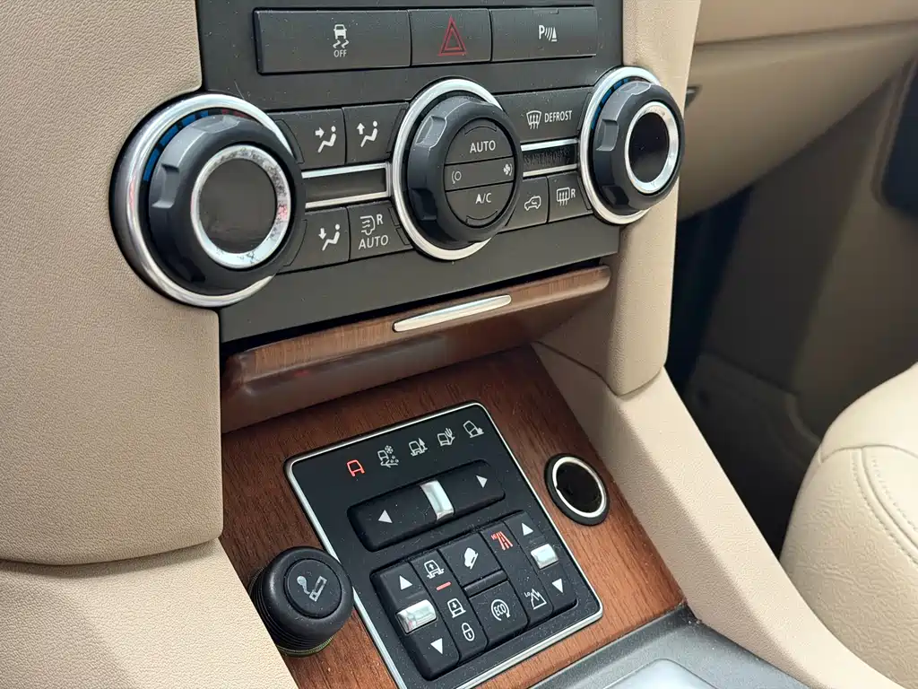 Land Rover Discovery 2016 3.0 SC V6 HSE 2017 - thumbnail 15