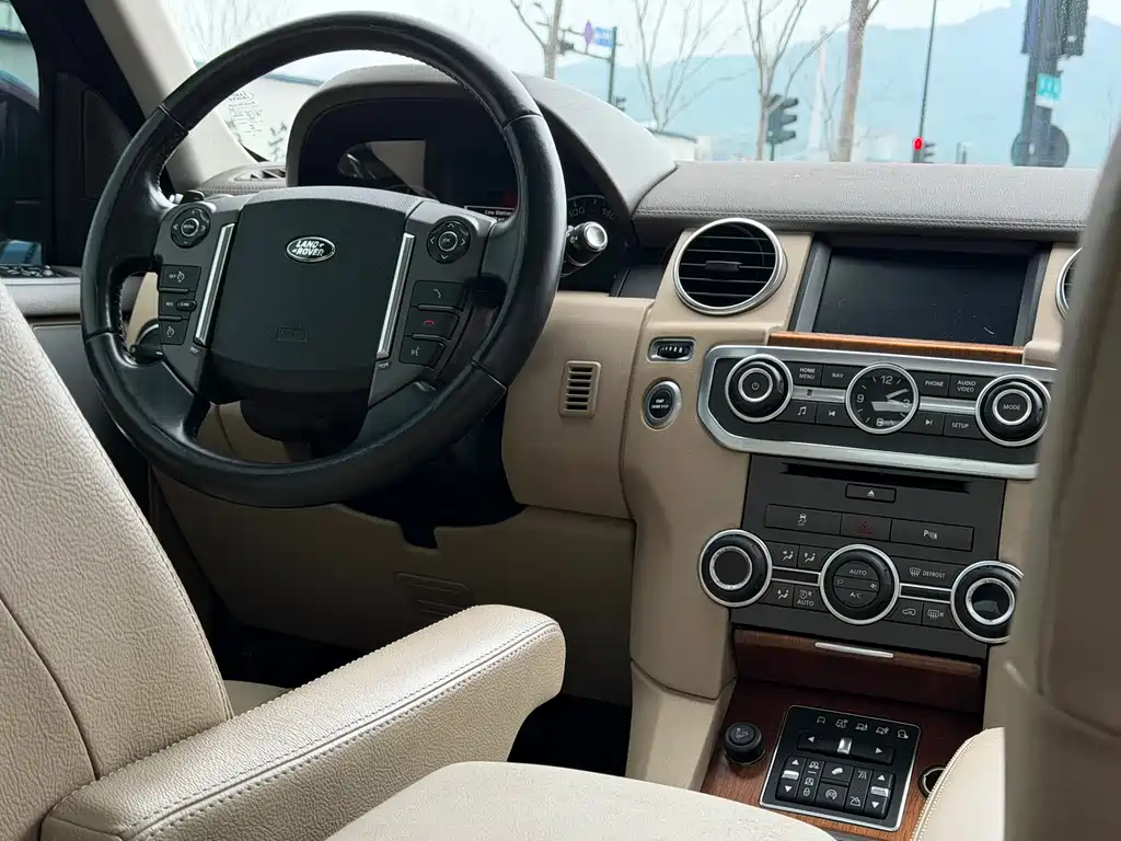 Land Rover Discovery 2016 3.0 SC V6 HSE 2017 - thumbnail 18