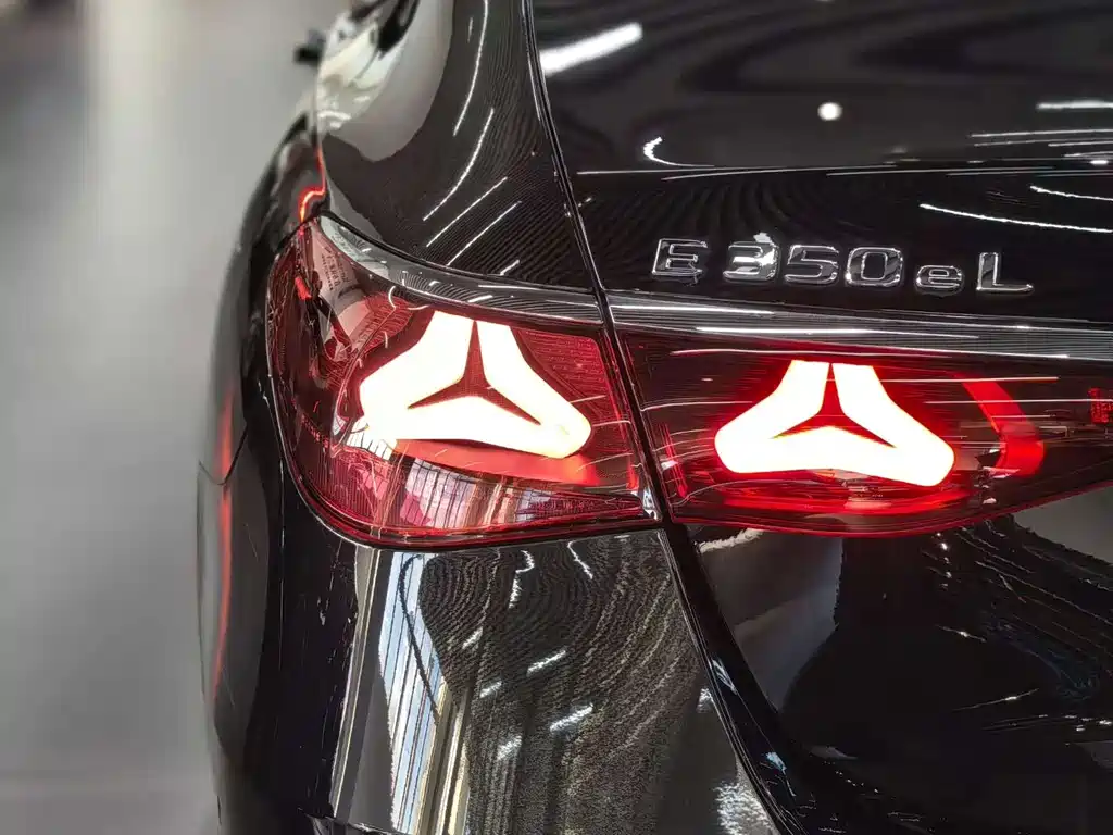 Mercedes-Benz Mercedes-Benz E-Class 2024 E 350 e L Plug-in Hybrid Sedan 2024 - thumbnail 5