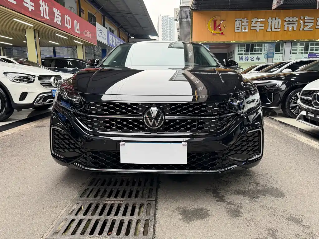 Volkswagen Passat 2025 Model Outstanding 330TSI Elite Starry Sky Edition 2025 - thumbnail 2