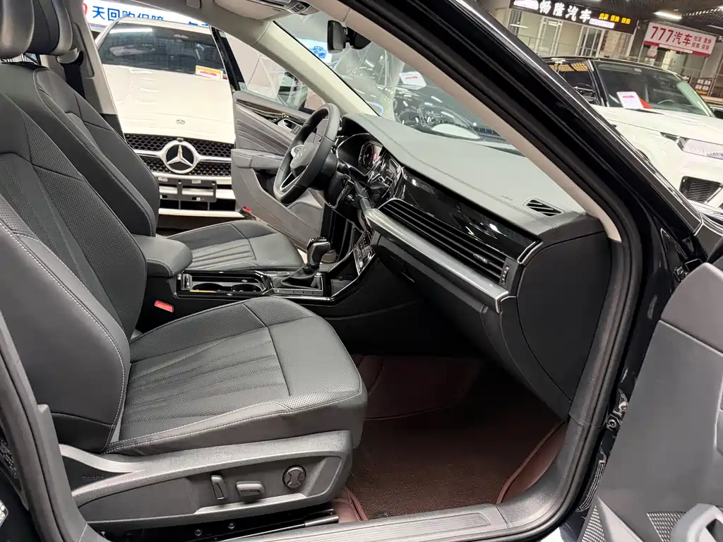 Volkswagen Passat 2025 Model Outstanding 330TSI Elite Starry Sky Edition 2025 - thumbnail 23