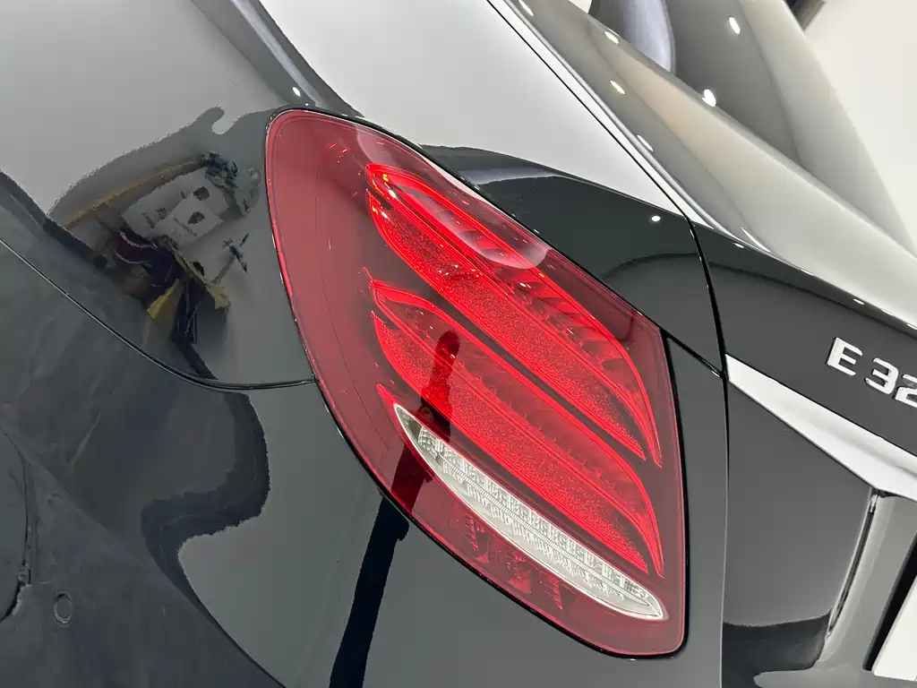 Mercedes-Benz Mercedes-Benz E-Class 2018 Model Year Facelift E 320 L Sport 4MATIC 2018 - thumbnail 27