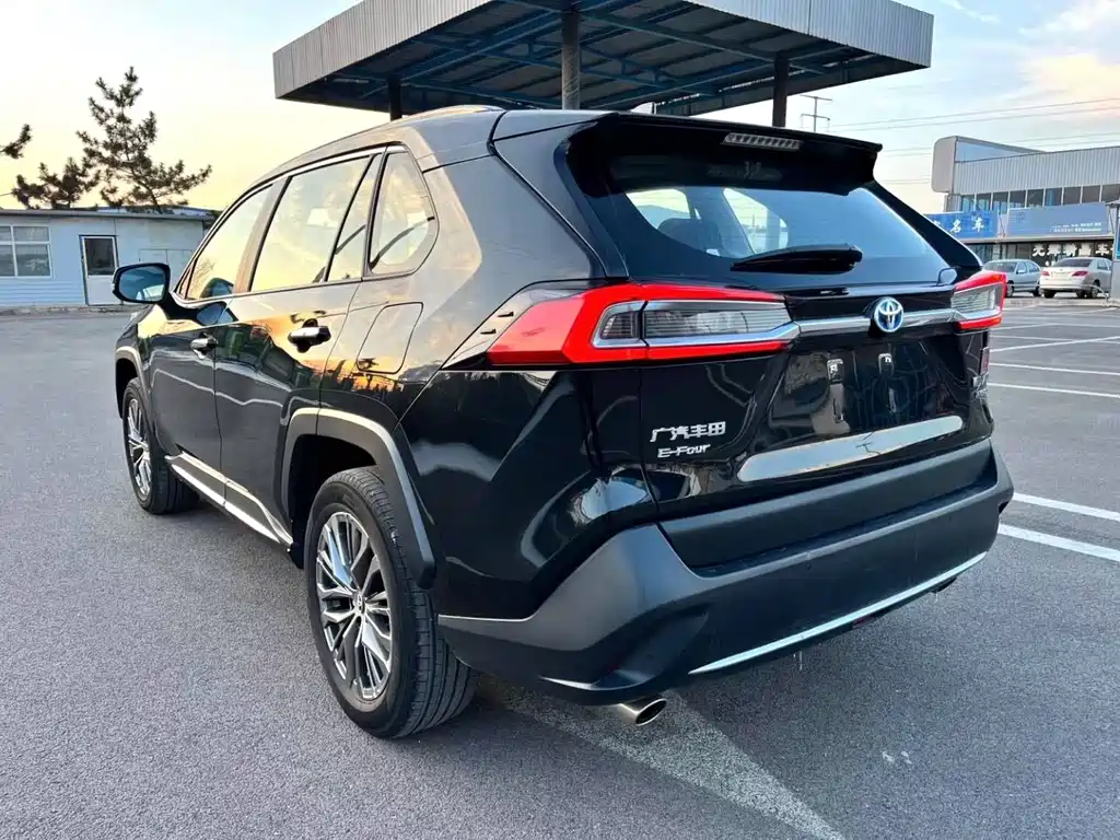 Toyota Venza 2023 Dual Engine 2.5L E-CVT AWD Premium Edition 2023 - thumbnail 4