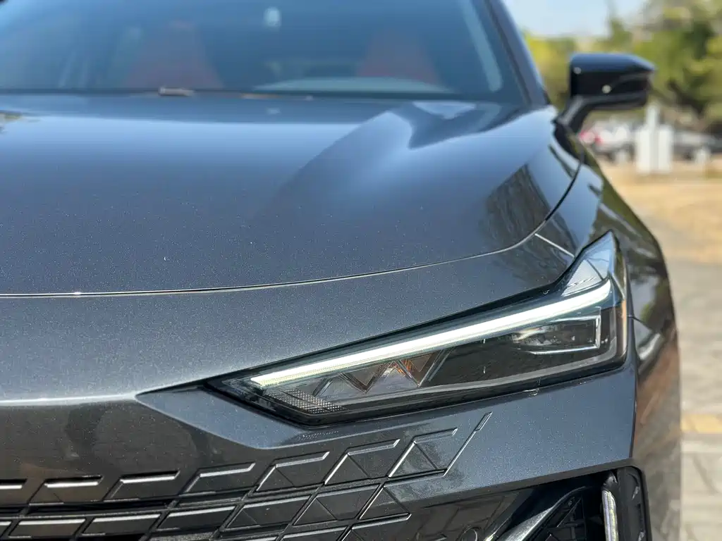 Changan Changan UNI-V 2023 1.5T Sport Edition 2023 - thumbnail 4