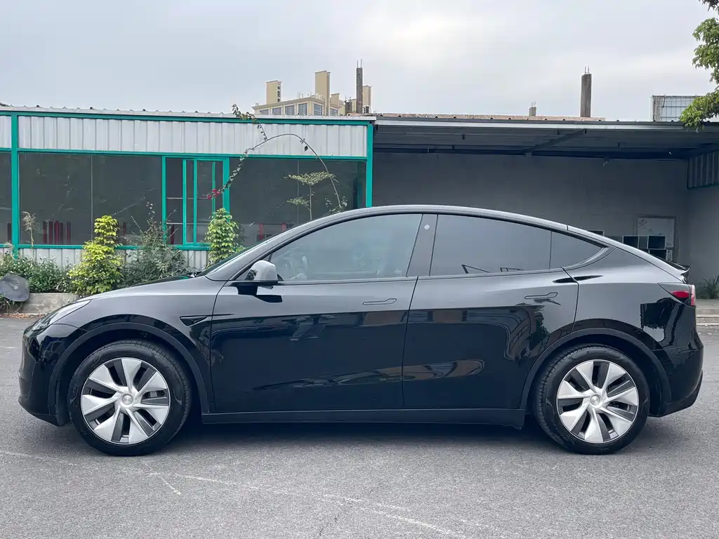 Tesla Model Y 2022 Rear-Wheel Drive 2023 - thumbnail 7