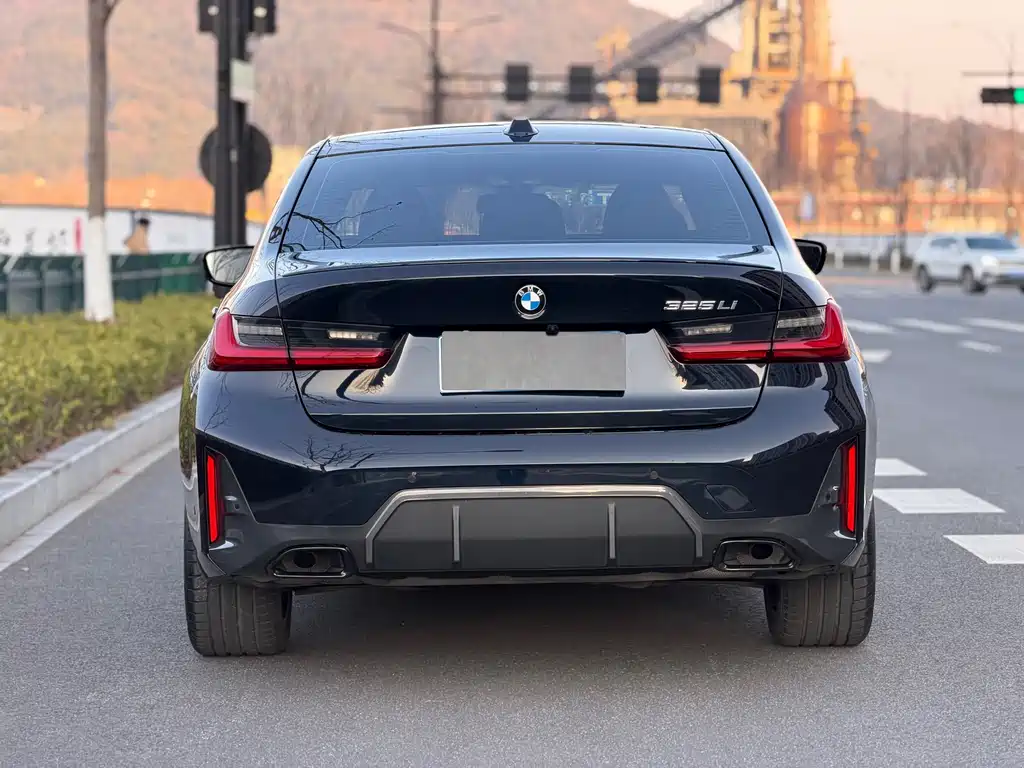 BMW BMW 3 Series 2023 325Li M Sport Shadow Night Package 2023 - thumbnail 5