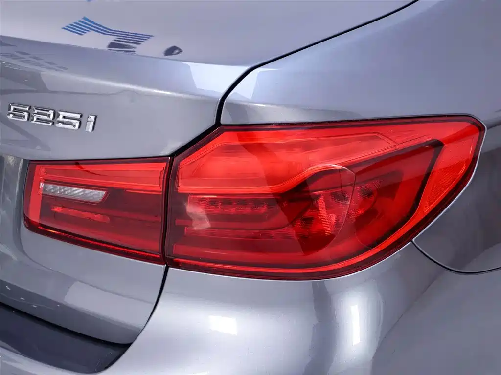 BMW BMW 5 Series Import 2018 525i M Sport Package 2018 - thumbnail 9