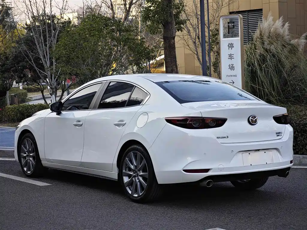 Mazda Mazda 3 Axela 2021 2.0L Automatic Elegant Edition 2021 - thumbnail 4