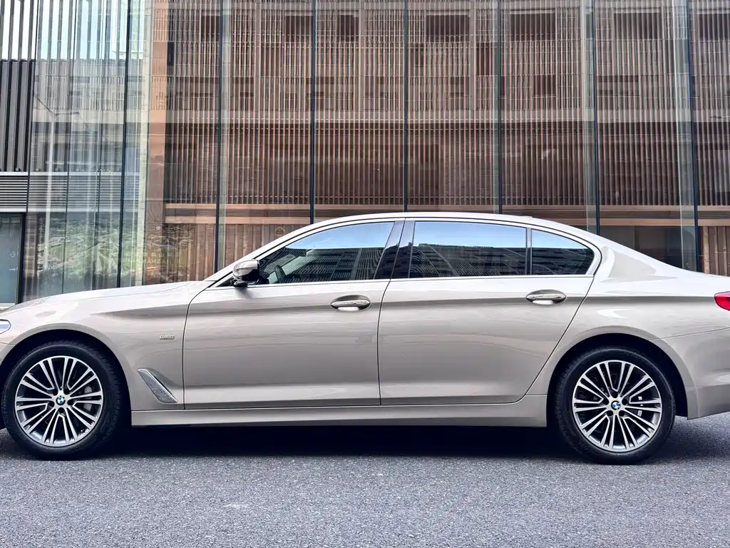 BMW BMW 5 Series 2018 Facelift 530Li M Sport Package 2018 - thumbnail 3