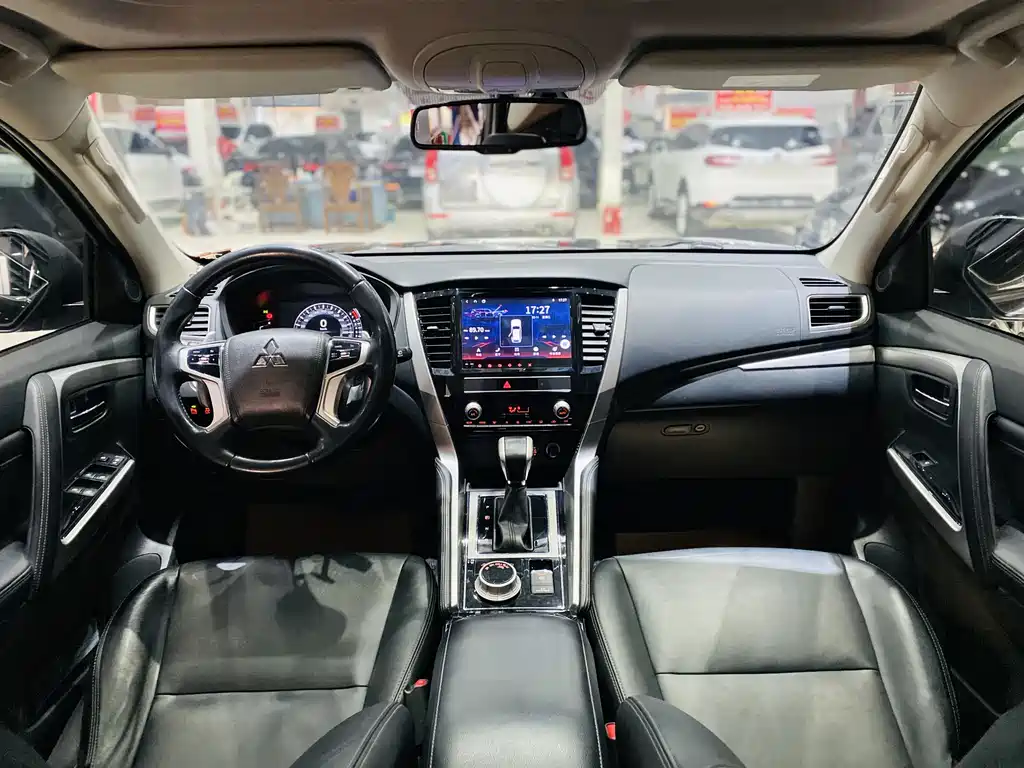 Mitsubishi Pajero Exceed 2020 3.0L Luxury Edition 2020 - thumbnail 4