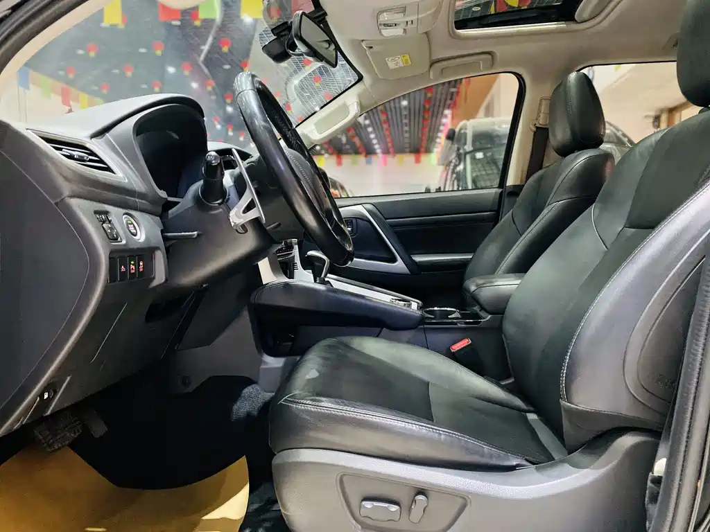 Mitsubishi Pajero Exceed 2020 3.0L Luxury Edition 2020 - thumbnail 5
