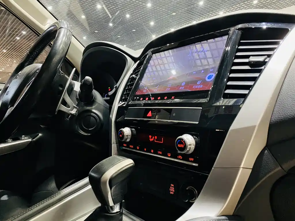Mitsubishi Pajero Exceed 2020 3.0L Luxury Edition 2020 - thumbnail 7