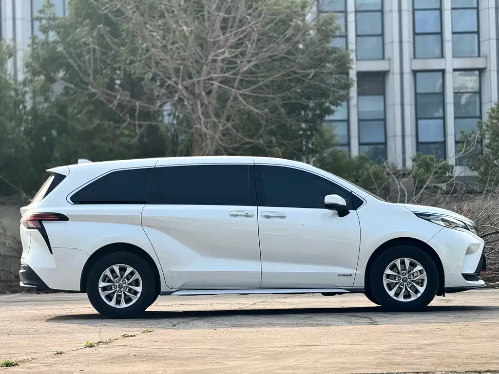 Toyota Toyota Granvia 2023 2.5L Hybrid Comfort Edition 2024 - thumbnail 3