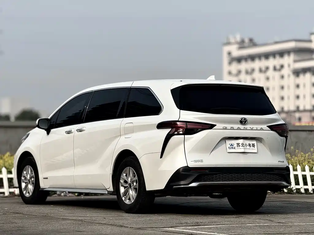 Toyota Toyota Granvia 2023 2.5L Hybrid Comfort Edition 2024 - thumbnail 6