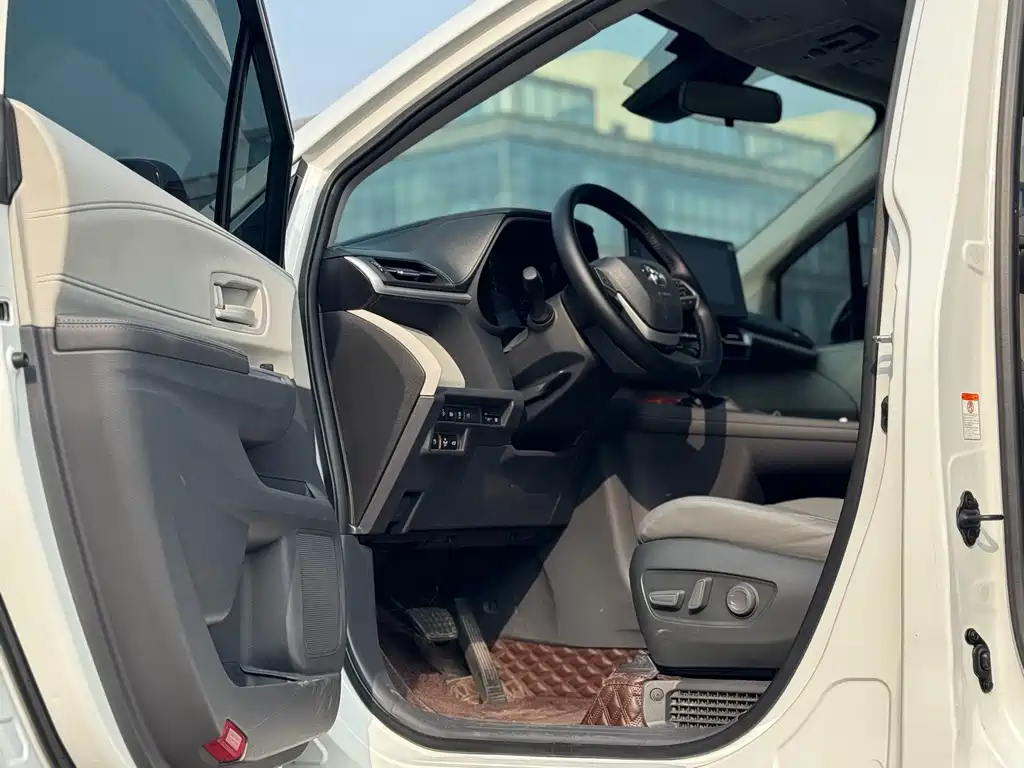 Toyota Toyota Granvia 2023 2.5L Hybrid Comfort Edition 2024 - thumbnail 7