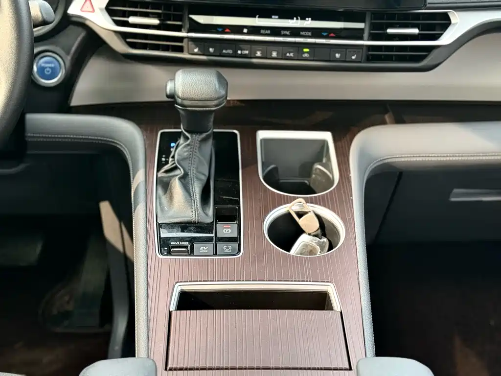 Toyota Toyota Granvia 2023 2.5L Hybrid Comfort Edition 2024 - thumbnail 12
