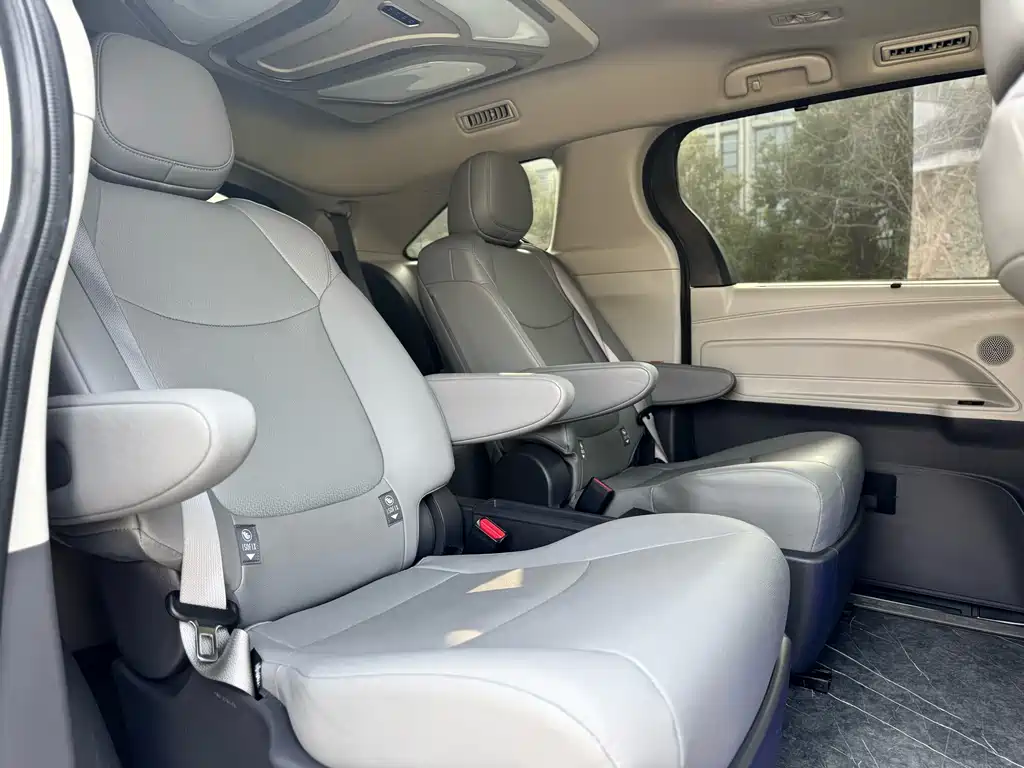 Toyota Toyota Granvia 2023 2.5L Hybrid Comfort Edition 2024 - thumbnail 15