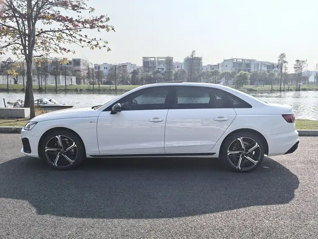 Audi Audi A4L 2025 200th Anniversary Edition 40 TFSI Luxury Dynamic Model 2025 - thumbnail 4