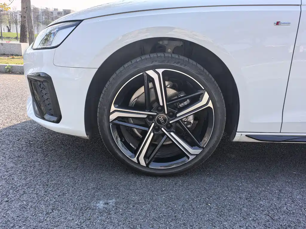 Audi Audi A4L 2025 200th Anniversary Edition 40 TFSI Luxury Dynamic Model 2025 - thumbnail 9