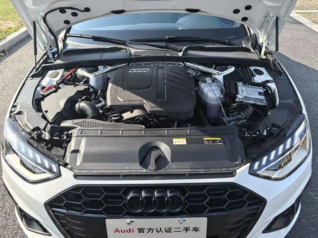 Audi Audi A4L 2025 200th Anniversary Edition 40 TFSI Luxury Dynamic Model 2025 - thumbnail 11