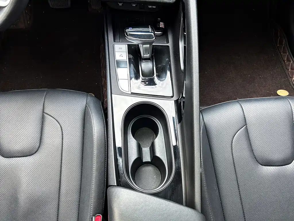 Hyundai Hyundai Elantra 2023 1.5L CVT LUX Premium Edition 2024 - thumbnail 15