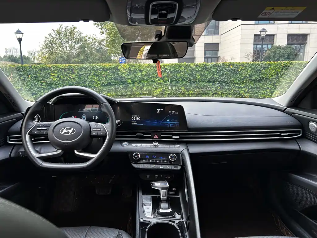 Hyundai Hyundai Elantra 2023 1.5L CVT LUX Premium Edition 2024 - thumbnail 16