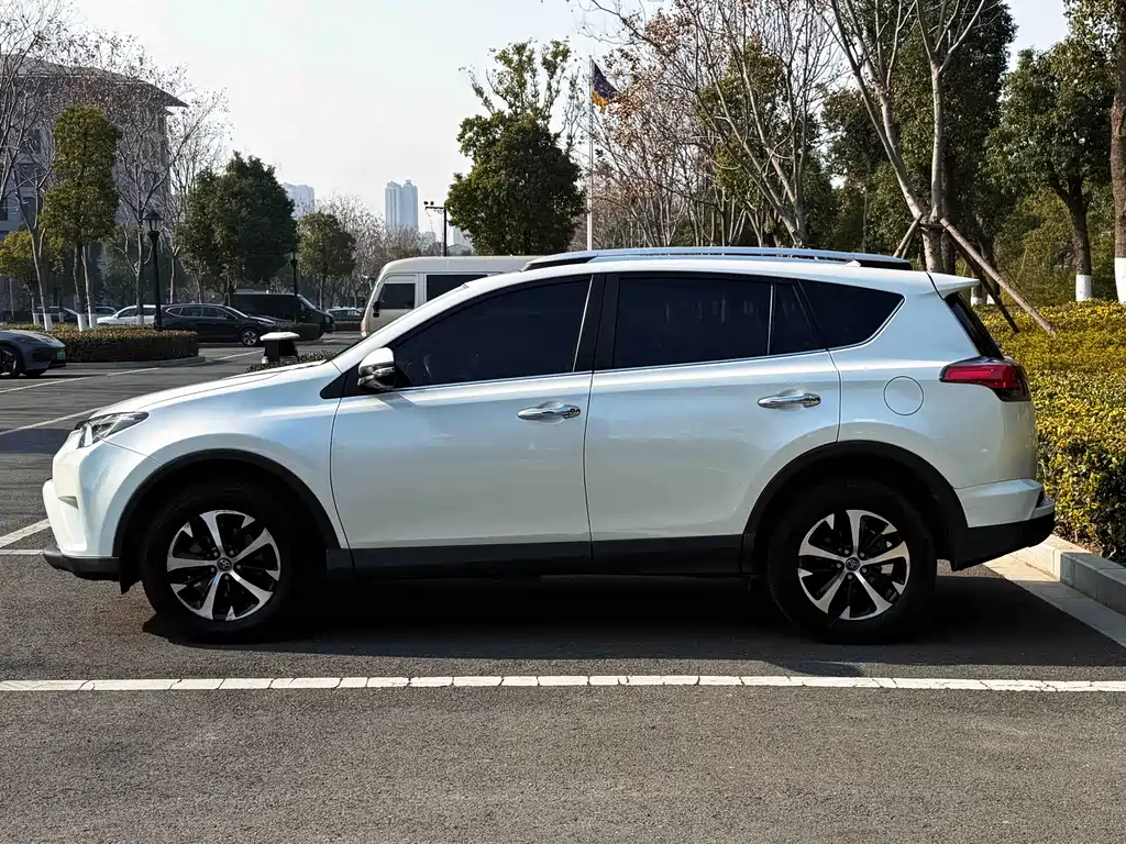 Toyota RAV4 2018 2.0L CVT 2WD Fashion X Edition 2019 - thumbnail 4