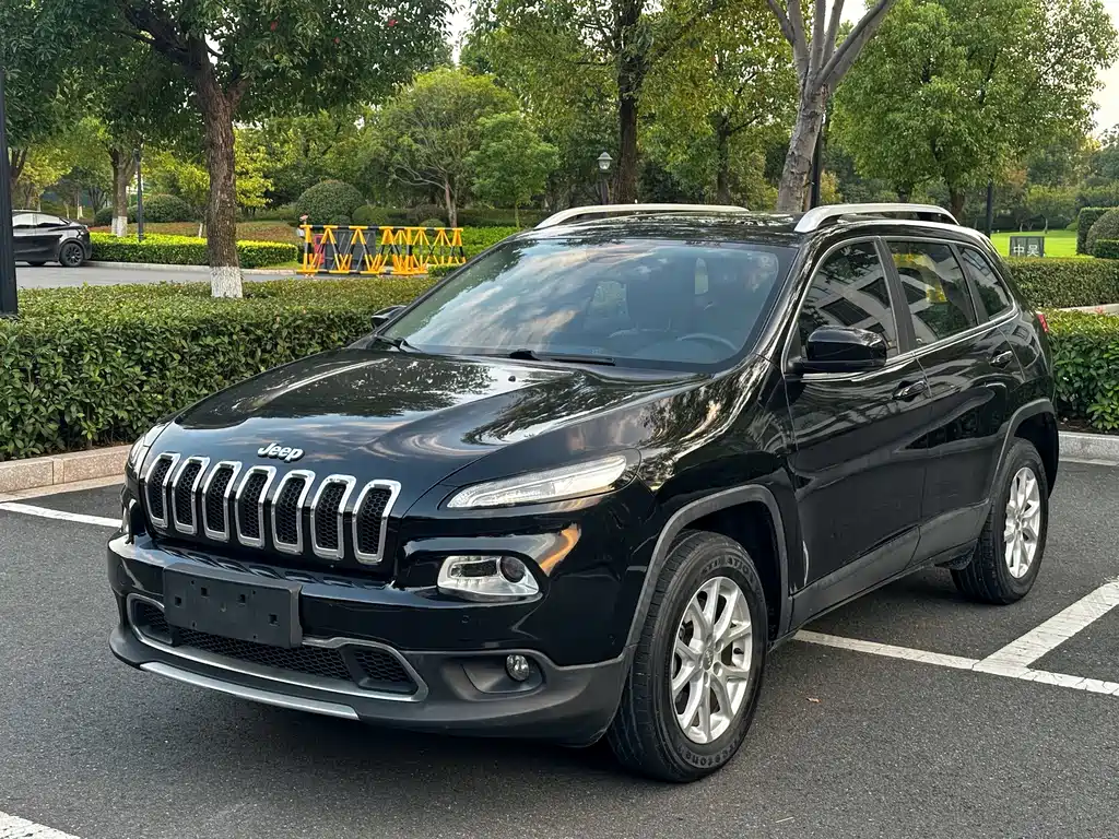 Jeep Chrysler Cherokee 2016 2.4L Professional Intelligent Edition 2016 - thumbnail 2