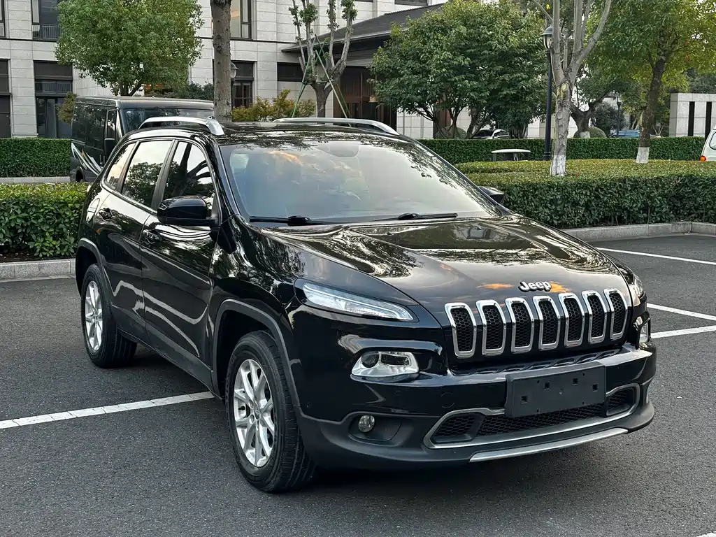 Jeep Chrysler Cherokee 2016 2.4L Professional Intelligent Edition 2016 - thumbnail 3