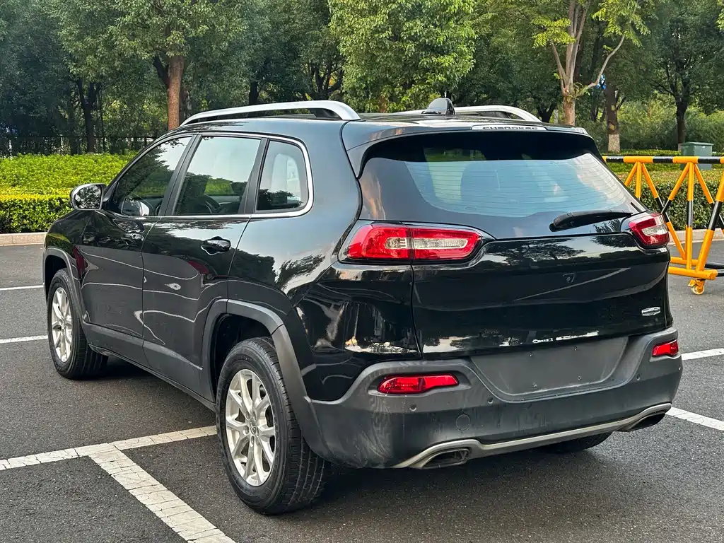 Jeep Chrysler Cherokee 2016 2.4L Professional Intelligent Edition 2016 - thumbnail 5