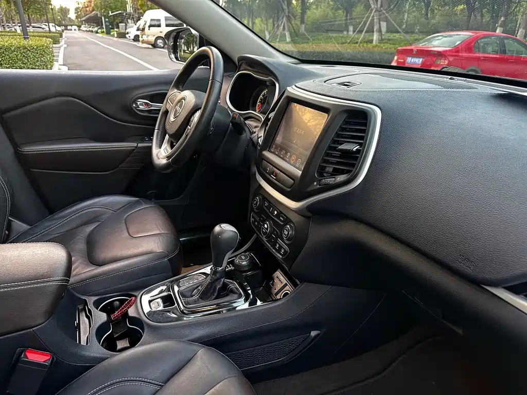 Jeep Chrysler Cherokee 2016 2.4L Professional Intelligent Edition 2016 - thumbnail 14