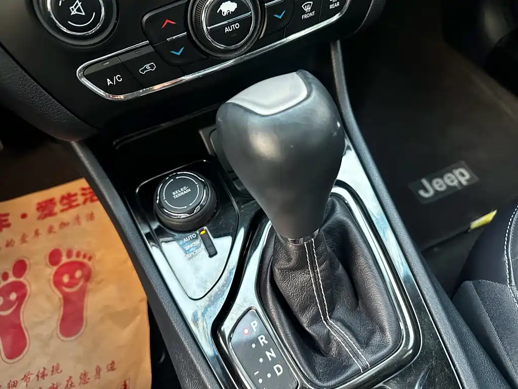 Jeep Chrysler Cherokee 2016 2.4L Professional Intelligent Edition 2016 - thumbnail 16