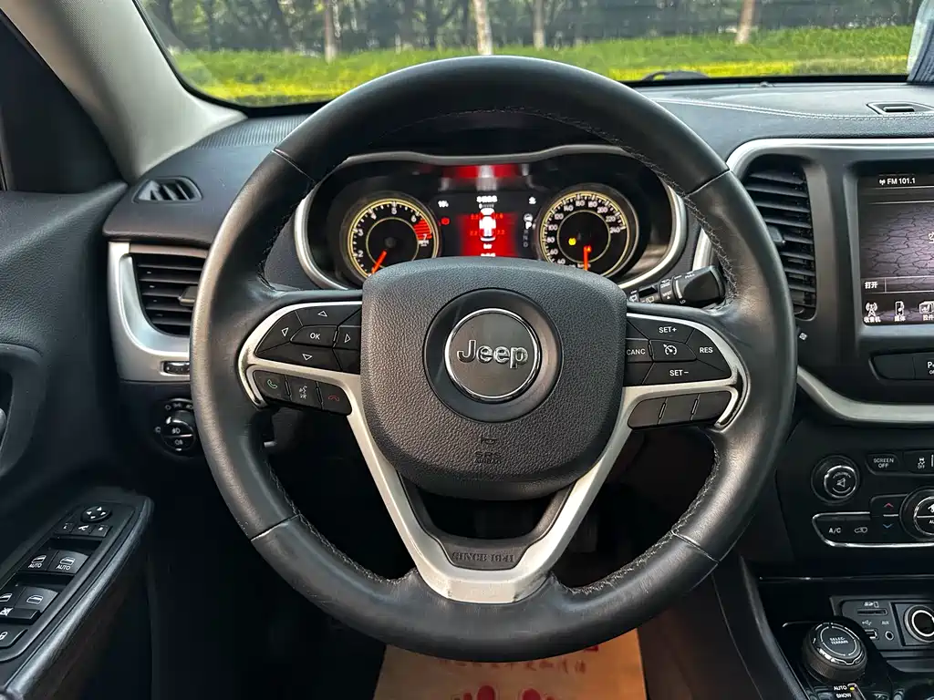 Jeep Chrysler Cherokee 2016 2.4L Professional Intelligent Edition 2016 - thumbnail 17