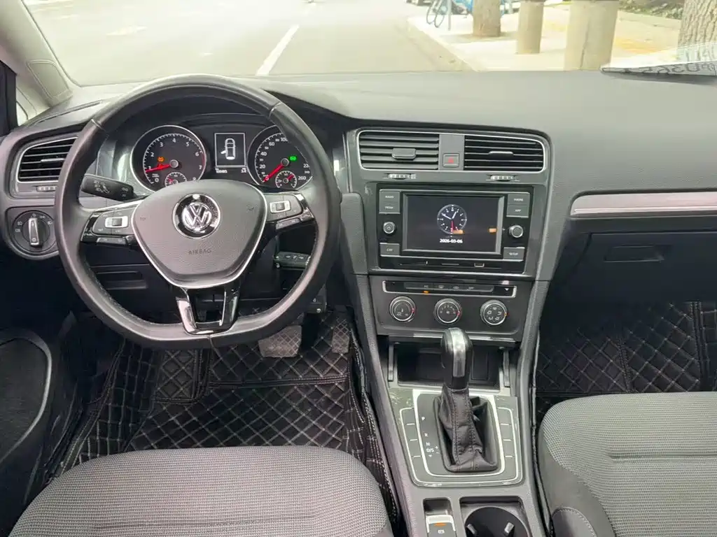 Volkswagen Volkswagen Golf 2014 1.6L Automatic Comfort Model 2015 - thumbnail 3