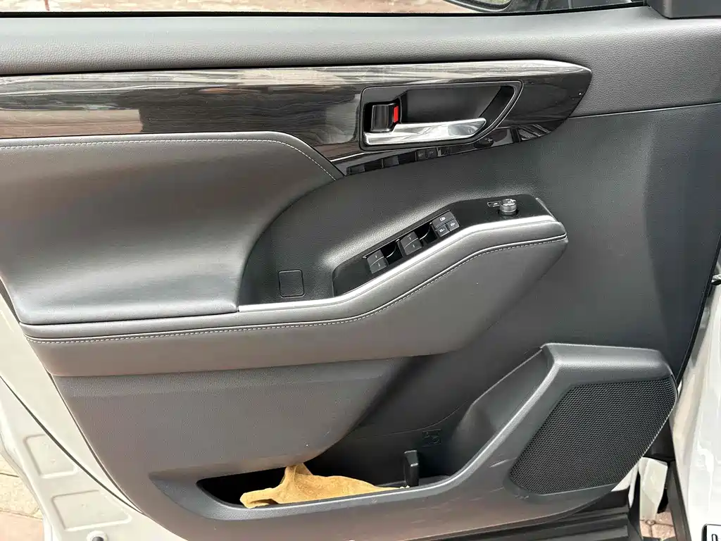 Toyota Crown Kluger 2023 2.5L HEV AWD Premium Edition 2023 - thumbnail 6