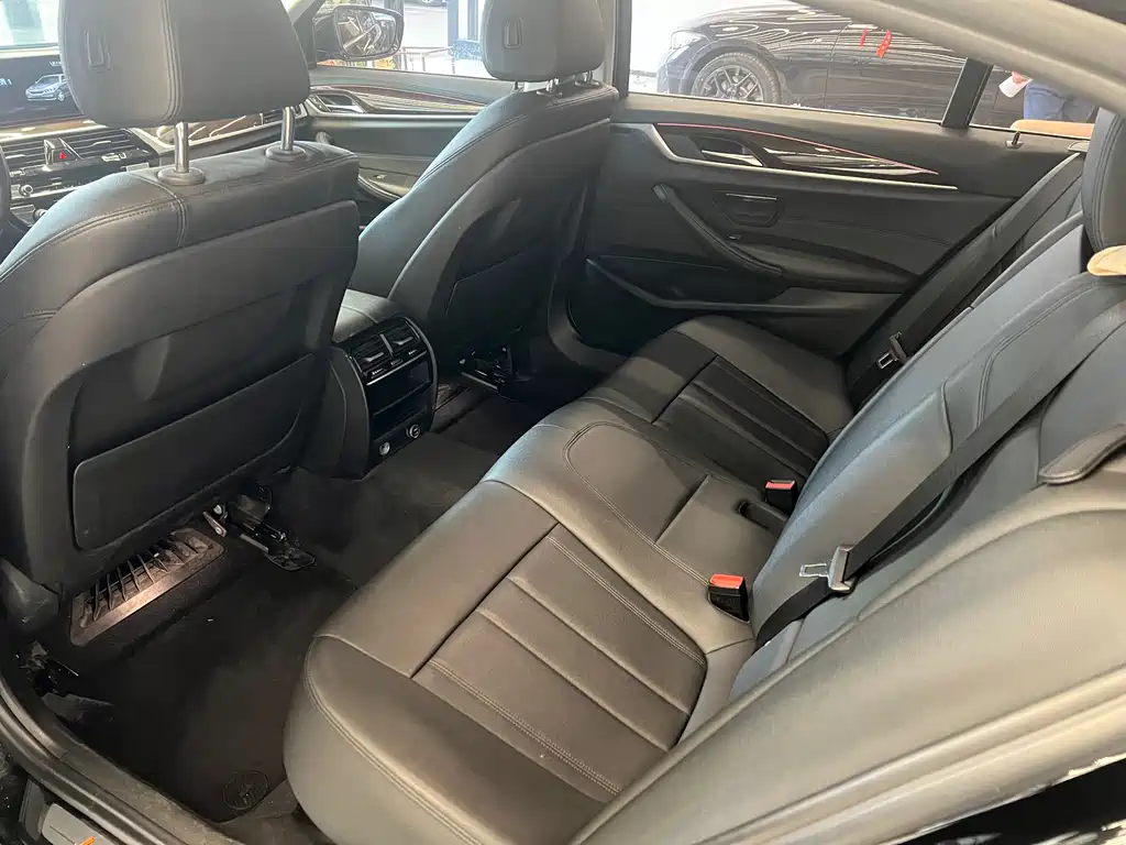 BMW BMW 5 Series 2018 525Li Luxury Package 2018 - thumbnail 9