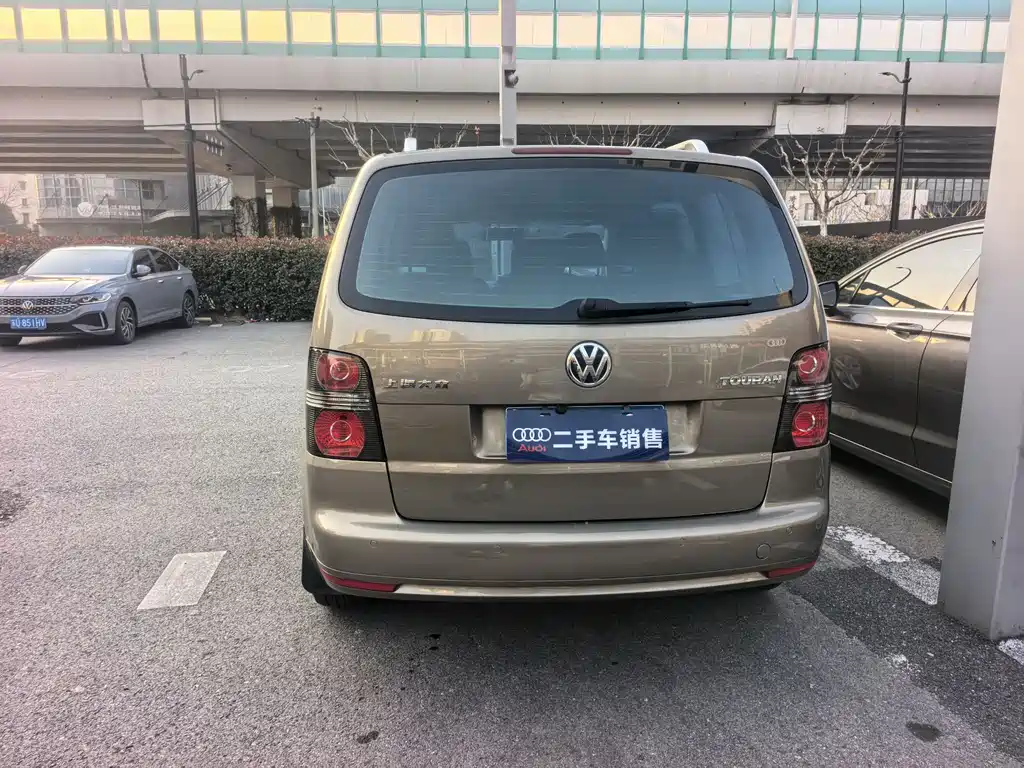 Volkswagen Volkswagen Touran 2015 1.4T Manual Style Edition 5-seater 2015 - thumbnail 5
