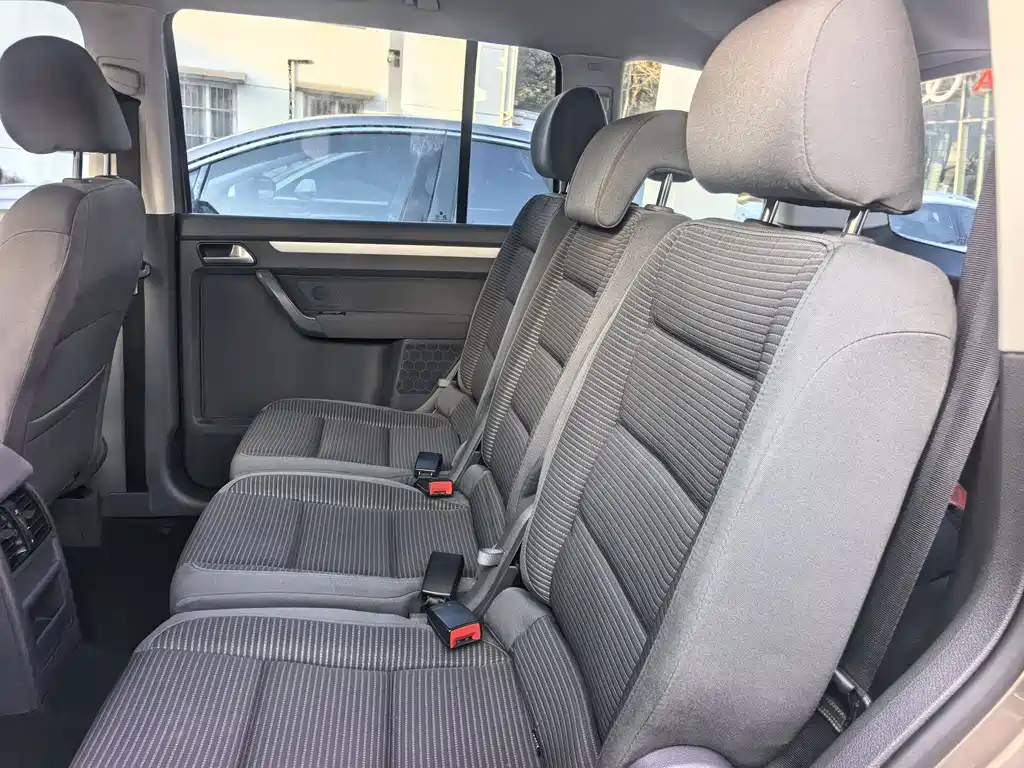 Volkswagen Volkswagen Touran 2015 1.4T Manual Style Edition 5-seater 2015 - thumbnail 12