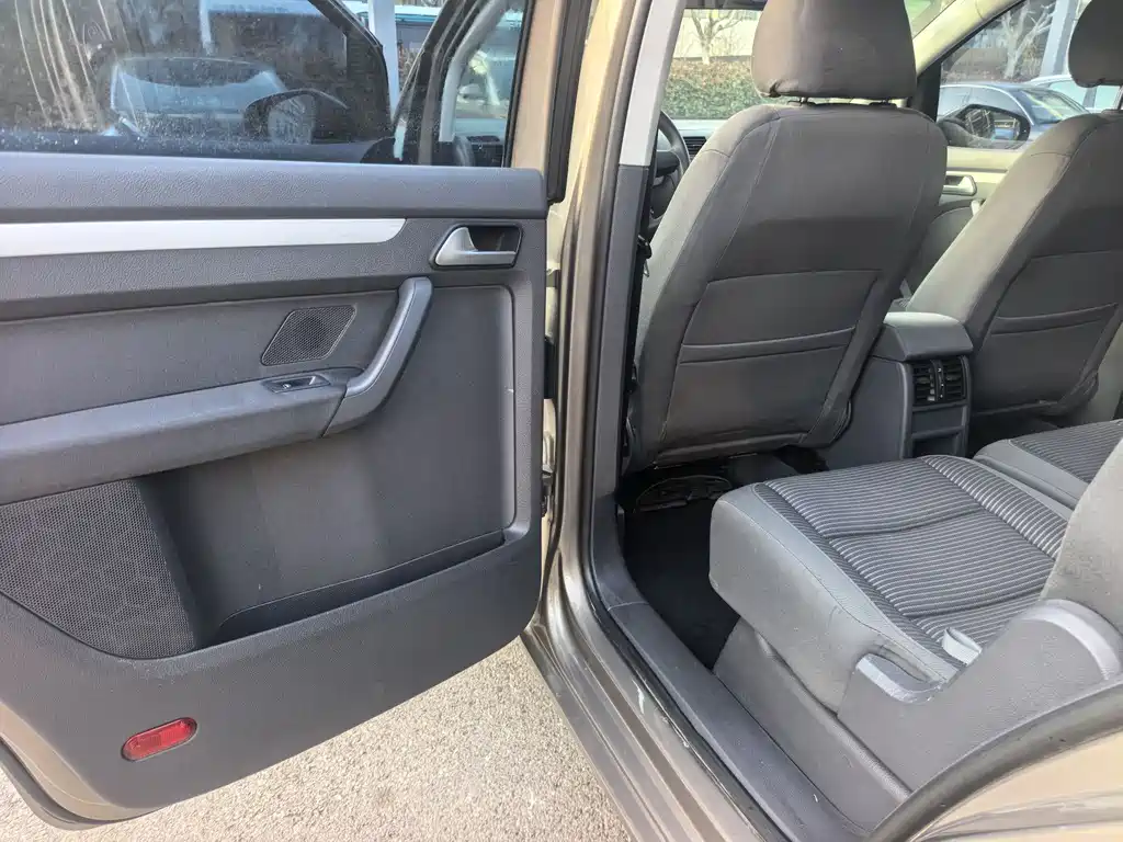 Volkswagen Volkswagen Touran 2015 1.4T Manual Style Edition 5-seater 2015 - thumbnail 14