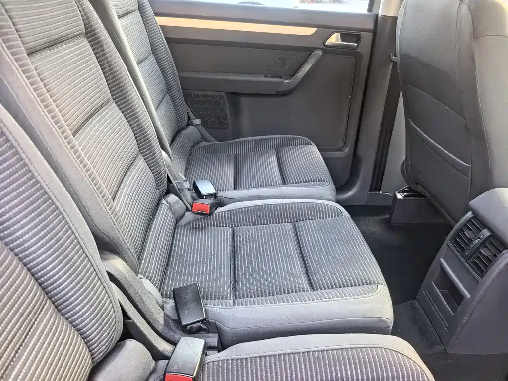 Volkswagen Volkswagen Touran 2015 1.4T Manual Style Edition 5-seater 2015 - thumbnail 16