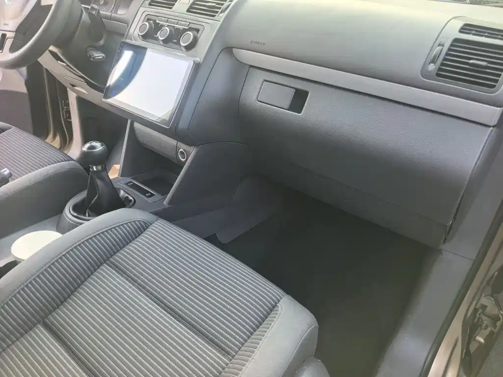 Volkswagen Volkswagen Touran 2015 1.4T Manual Style Edition 5-seater 2015 - thumbnail 18