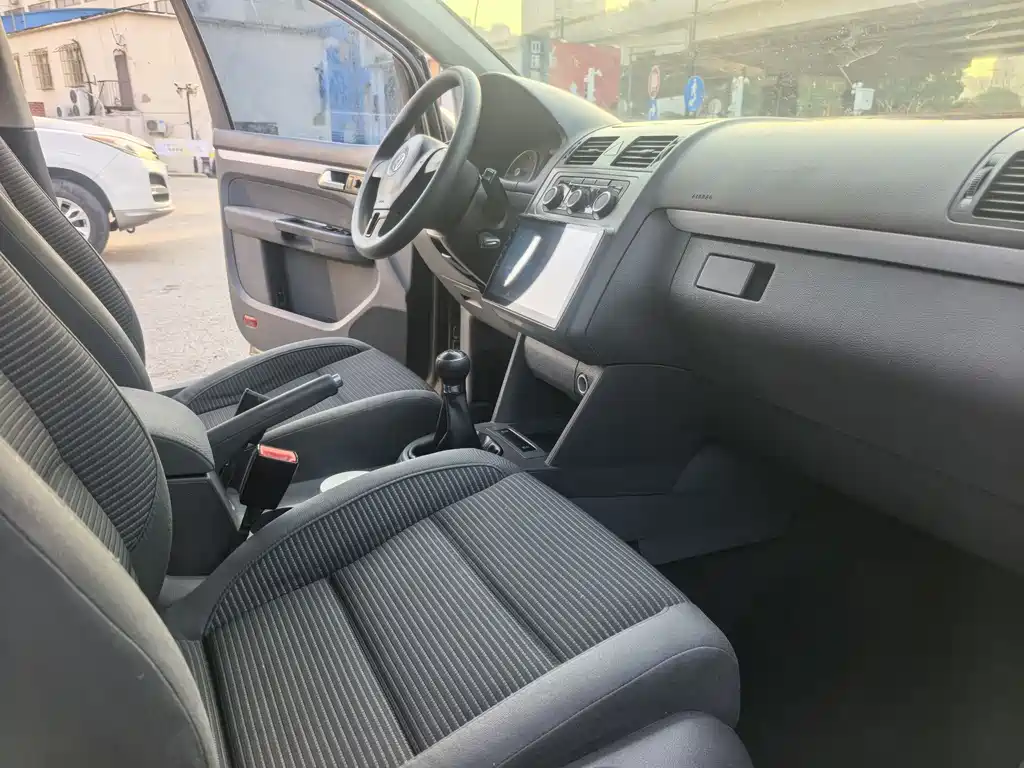 Volkswagen Volkswagen Touran 2015 1.4T Manual Style Edition 5-seater 2015 - thumbnail 19