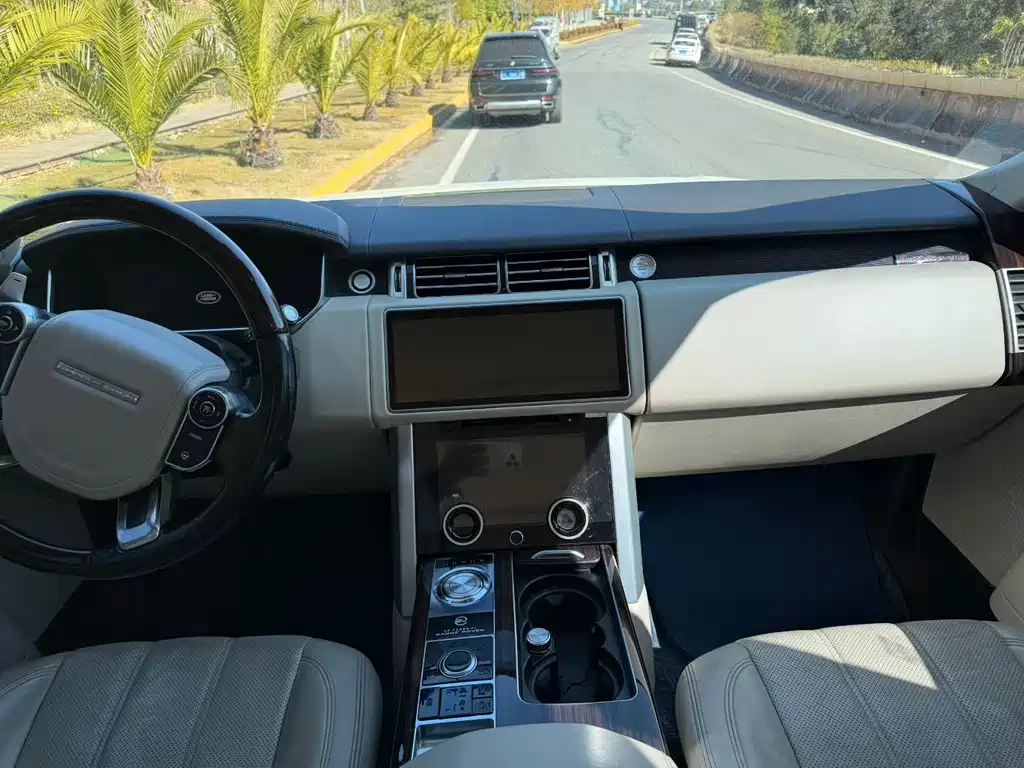 Land Rover Range Rover 2015 3.0 TDV6 Vogue 2015 - thumbnail 4